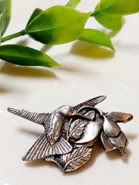Birds and Bloom Premiere Edition Hummingbird Brooch